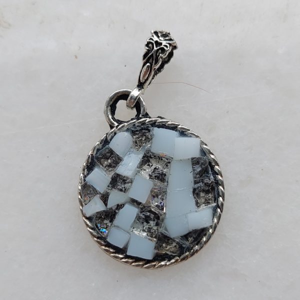 beyaz cam mozaik kolyeler