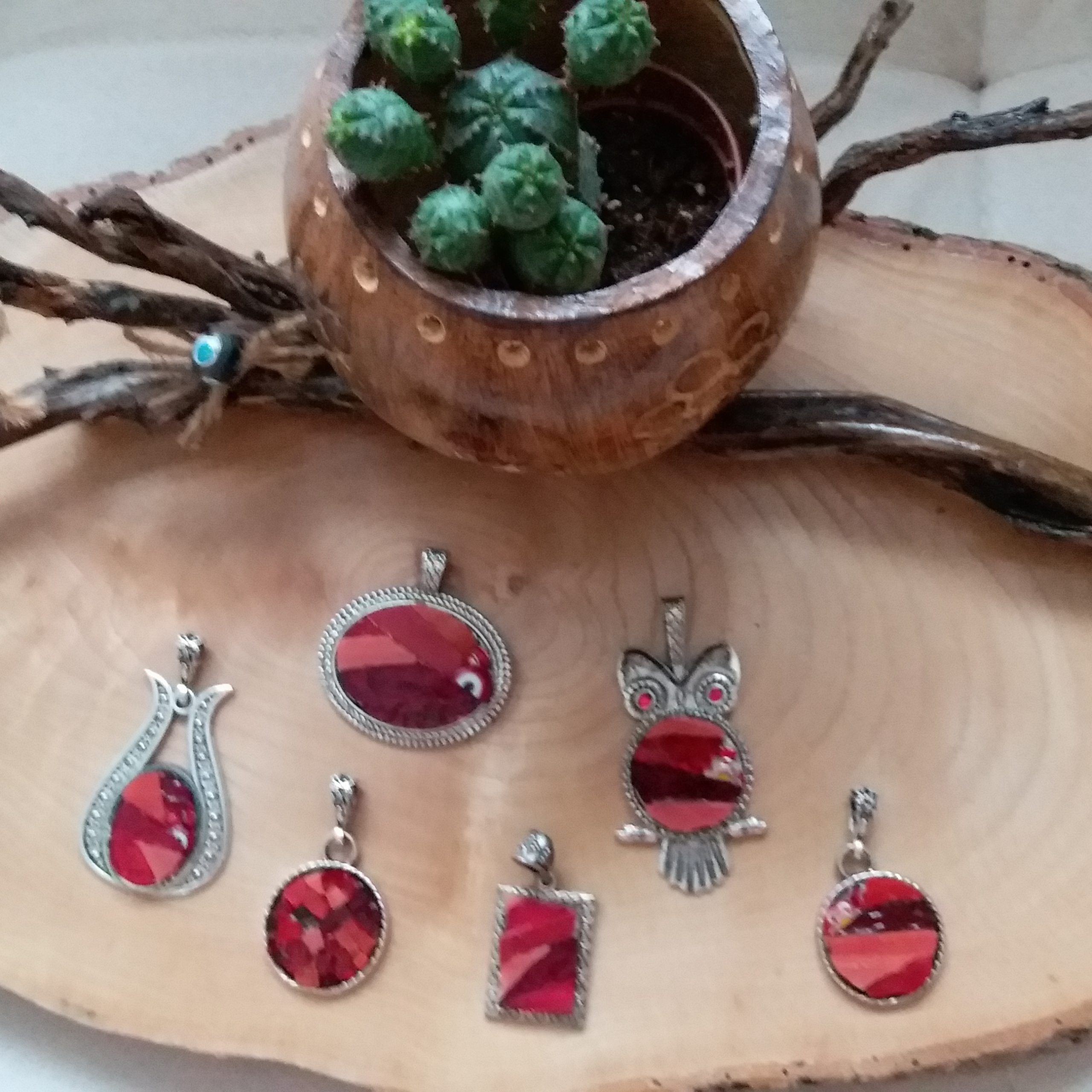 kırmızı cam mozaik kolye