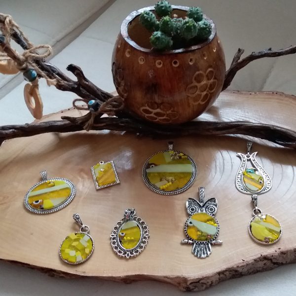 sarı renkli cam mozaik kolyeler