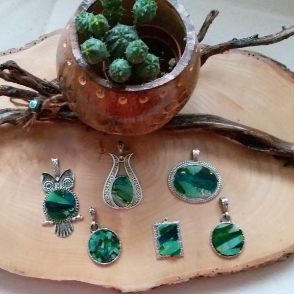 yeşil renkli cam mozaik kolyeler